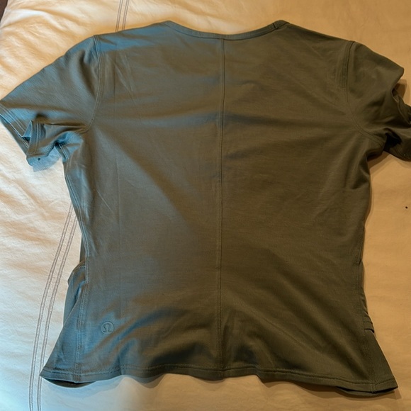 Worn once. Too tight on my chest - Picture 2 of 3